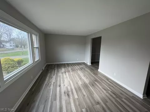 422 Jaronte Dr, Boardman, OH 44512 photo 3