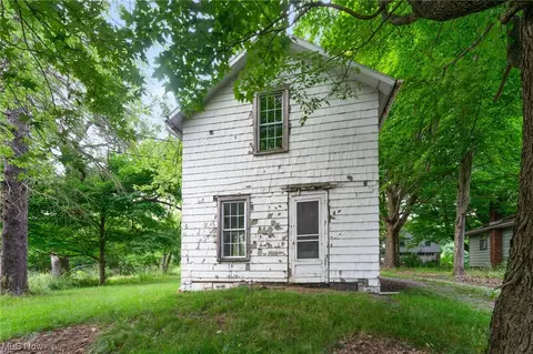 1484 W Liberty St, Hubbard, OH 44425