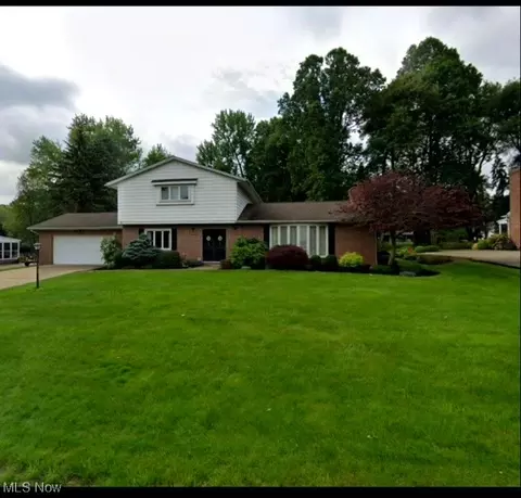 704 Crestdale St NE, Canton, OH 44714