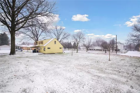 1557 Creighton Ave, Akron, OH 44310 photo 4