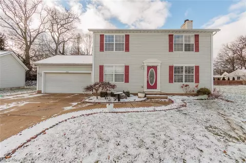 1062 Mcshane Dr, Cuyahoga Falls, OH 44221