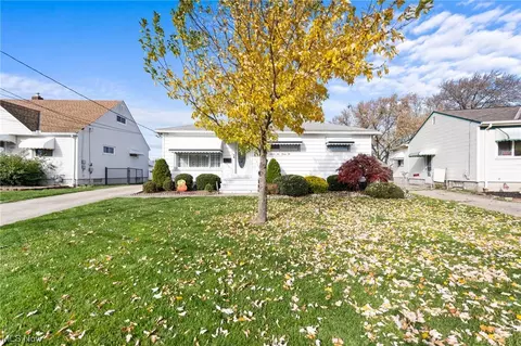 16192 Harrison Dr, Brook Park, OH 44142