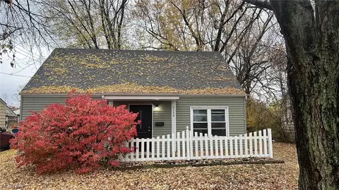 3178 Grant St, Lorain, OH 44052