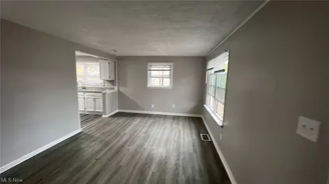 3178 Grant St, Lorain, OH 44052 photo 3