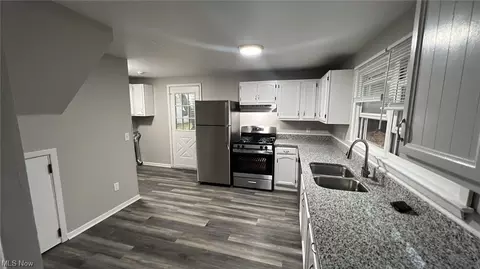 3178 Grant St, Lorain, OH 44052 photo 5