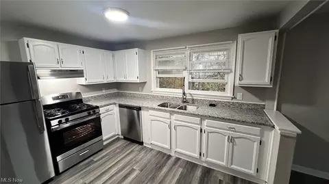 3178 Grant St, Lorain, OH 44052 photo 4