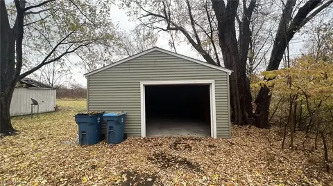 3178 Grant St, Lorain, OH 44052 photo 14