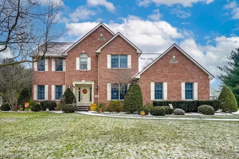 2455 Shadow Ridge Ln, Fairlawn, OH 44333