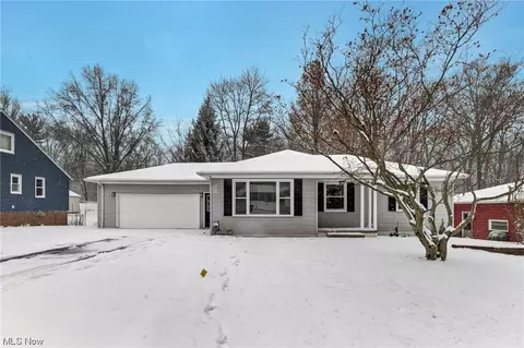 7921 Hi View Dr, North Royalton, OH 44133