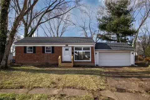 3815 Root Ave NE, Canton, OH 44705