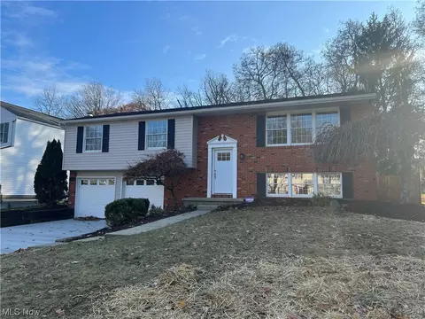 938 Southport Dr, Medina, OH 44256