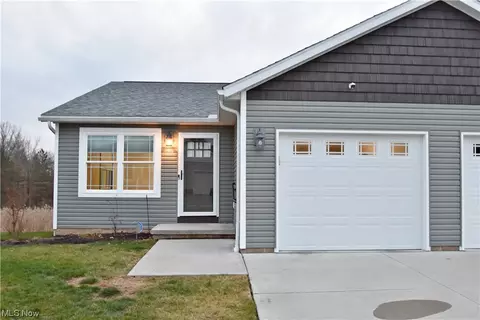 334 Spruce St, Barberton, OH 44203