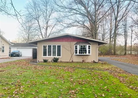 4071 Sylvia Ln, Youngstown, OH 44511