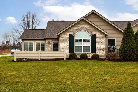 380 Quarry Lakes Dr, Amherst, OH 44001