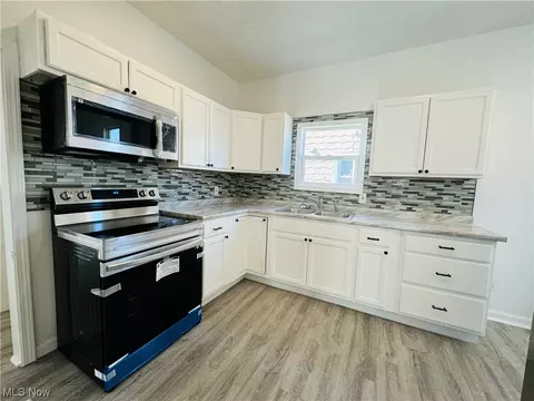 2113 E 30th St, Lorain, OH 44055 photo 9