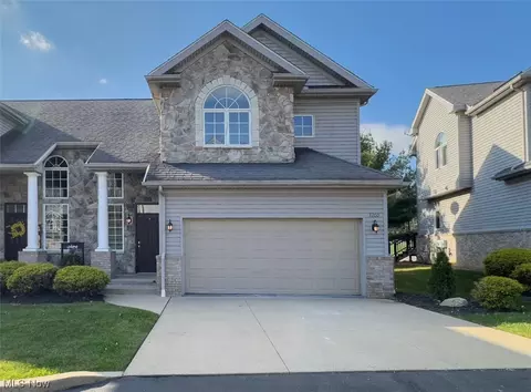 3200 Grey Village Dr #22, Akron, OH 44319