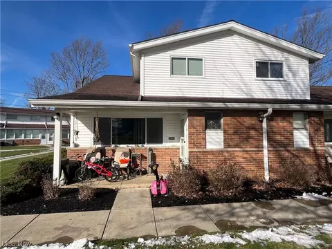 25520 Country Club Blvd #19, North Olmsted, OH 44070