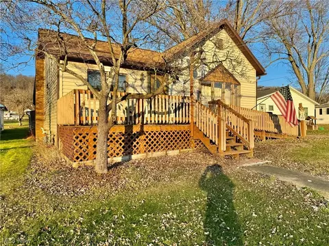4737 Rutledge St, Dennison, OH 44621