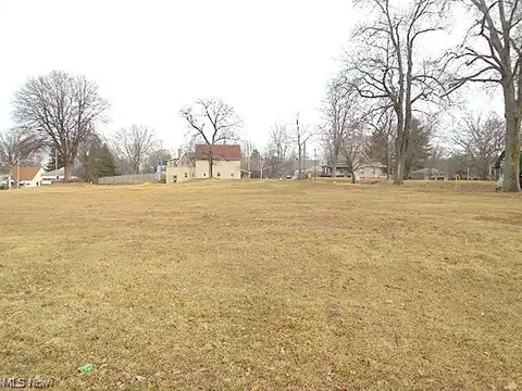 Cambridge Road, Coshocton, OH 43812