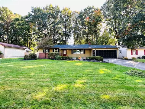 761 Forest Ridge Dr, Youngstown, OH 44512