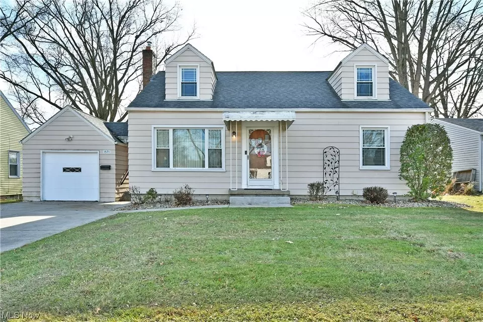 1571 Lynn Ave, Youngstown, OH 44514 35 Photos Movoto