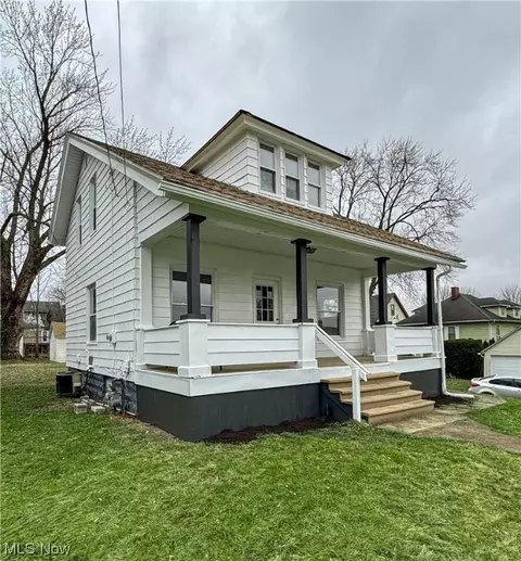 21 Grandview Ave, Struthers, OH 44471