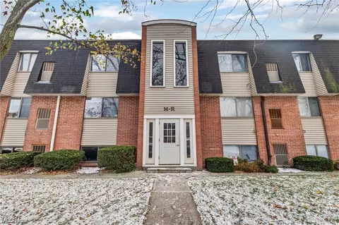 216 Moore Rd #2R, Avon Lake, OH 44012