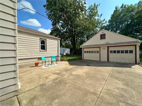 Exterior - 1818 Maple St, Wickliffe, OH 44092 photo 7 of 10