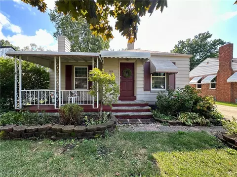 Exterior - 1818 Maple St, Wickliffe, OH 44092 photo 2 of 10