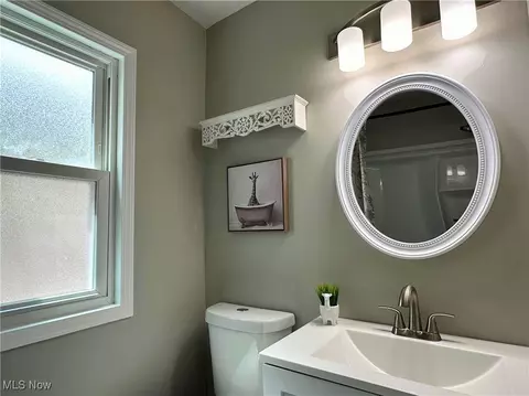 Bath - 1818 Maple St, Wickliffe, OH 44092 photo 2 of 3