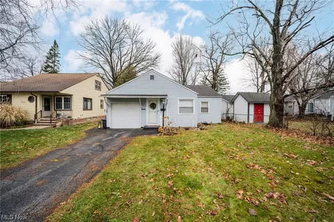 27814 Rexford Rd, Bay Village, OH 44140