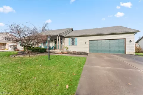 5328 N Beacon Dr, Austintown, OH 44515