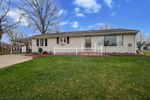5024 4th St NW, Canton, OH 44708