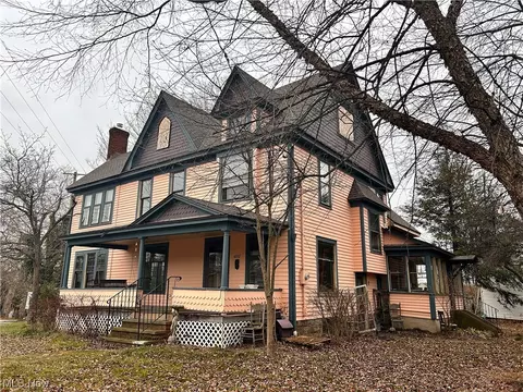 4692 E High St, Mantua, OH 44255