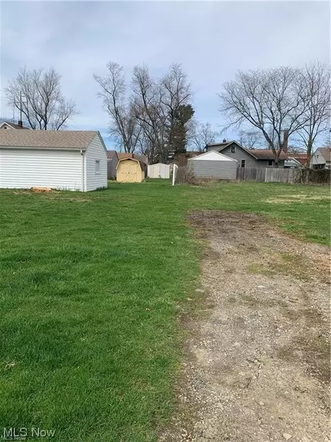 116 Shadyside Dr, Youngstown, OH 44512