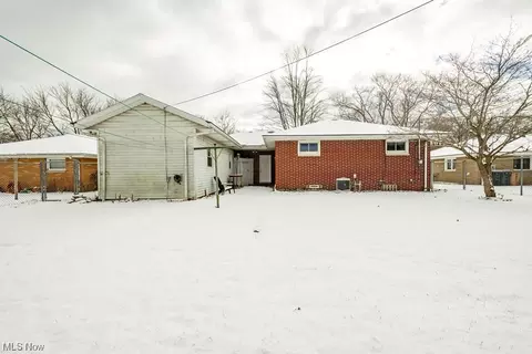 631 High St, Elyria, OH 44035 photo 3