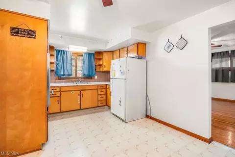 631 High St, Elyria, OH 44035 photo 9