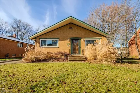 7318 Craigmere Dr, Middleburg Heights, OH 44130