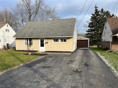 263 S Edgehill Ave, Austintown, OH 44515