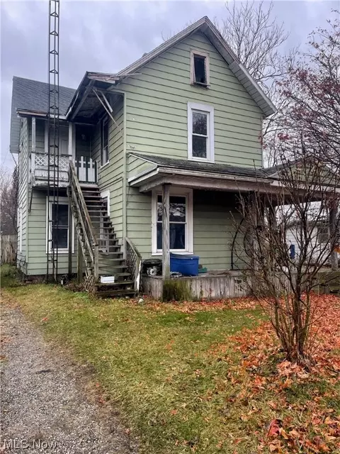 608 E Main St, Crestline, OH 44827 photo 2