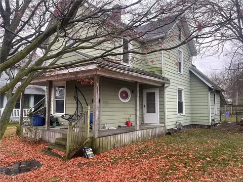 608 E Main St, Crestline, OH 44827