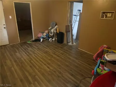 608 E Main St, Crestline, OH 44827 photo 6