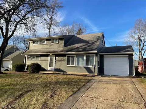 2972 Prange Dr, Cuyahoga Falls, OH 44223