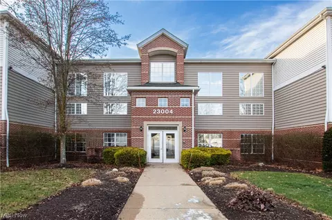 23004 Chandlers Ln #4-217, Olmsted Falls, OH 44138
