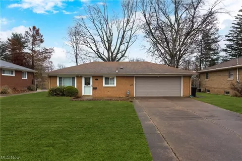 473 High St, Elyria, OH 44035