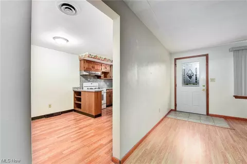 473 High St, Elyria, OH 44035 photo 9