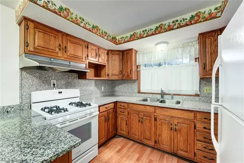 473 High St, Elyria, OH 44035 photo 13