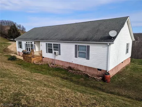209 Payne Ridge Rd, Walton, WV 25286