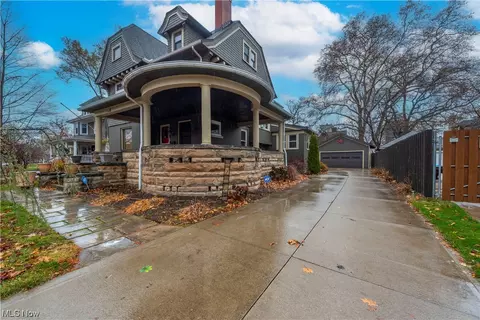 12552 Clifton Blvd, Lakewood, OH 44107