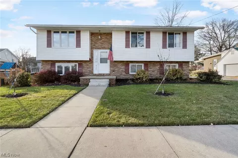 417 Tuscarawas St NE, Navarre, OH 44662